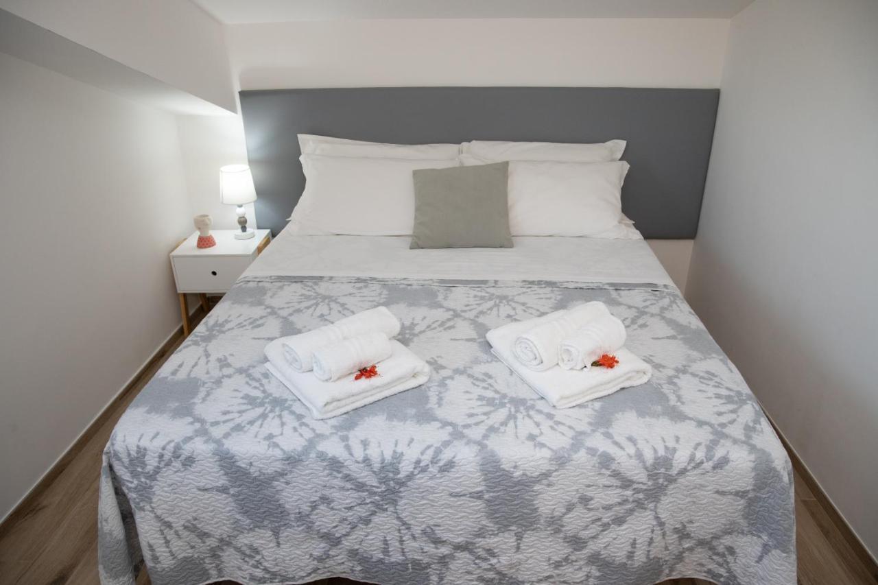 Casa Malaga Apartment มารีนาดีรากูซา ภายนอก รูปภาพ