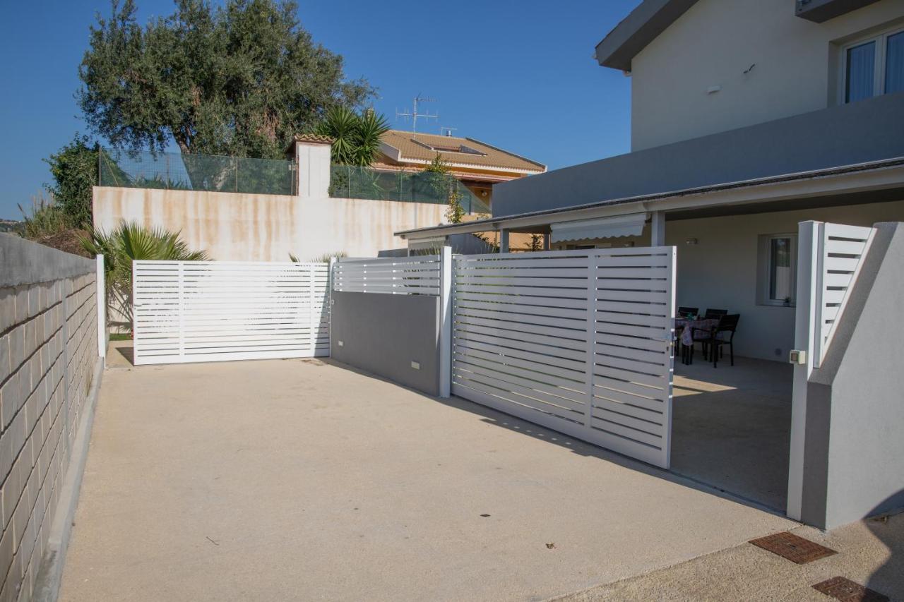Casa Malaga Apartment มารีนาดีรากูซา ภายนอก รูปภาพ