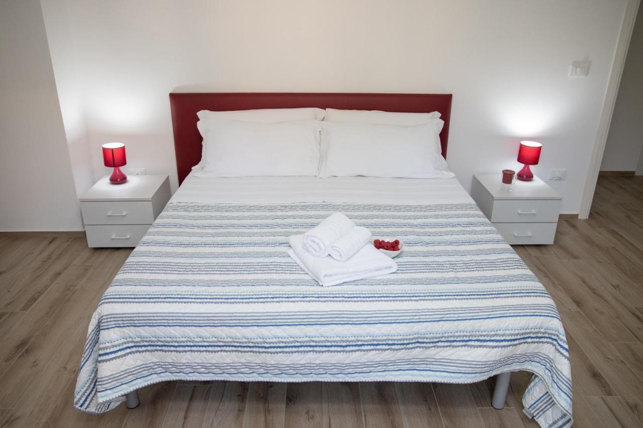 Casa Malaga Apartment มารีนาดีรากูซา ภายนอก รูปภาพ