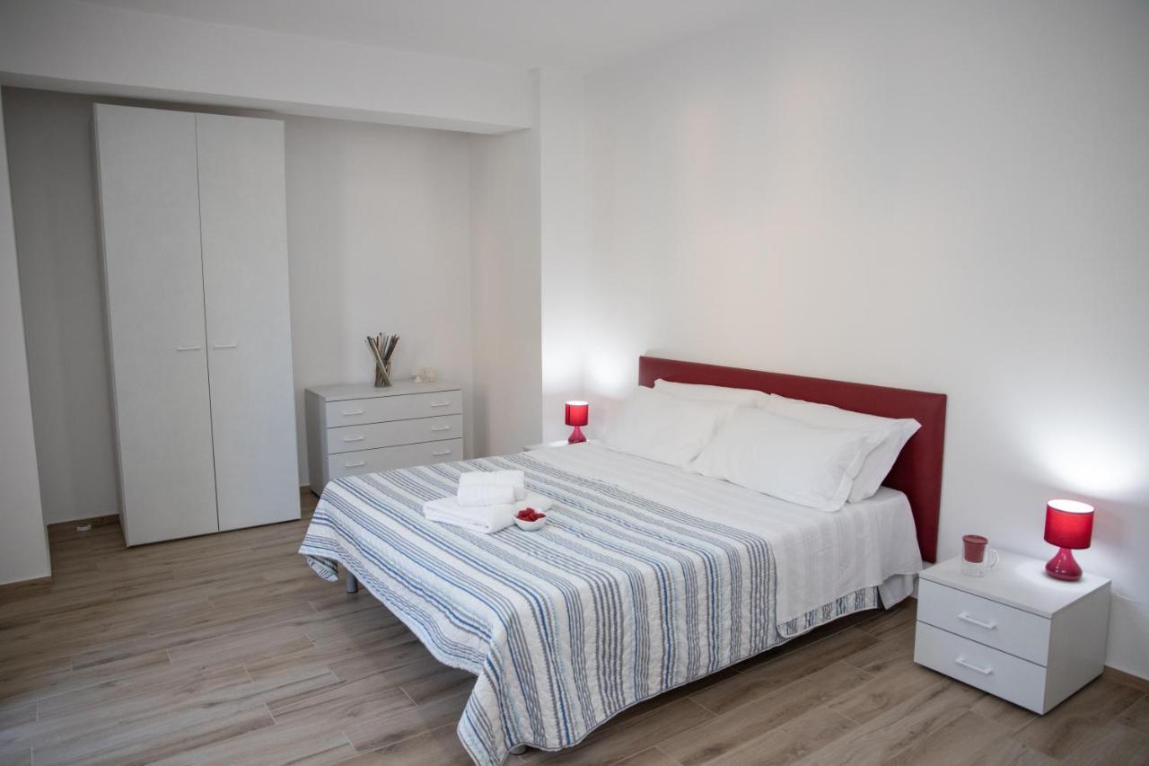 Casa Malaga Apartment มารีนาดีรากูซา ภายนอก รูปภาพ