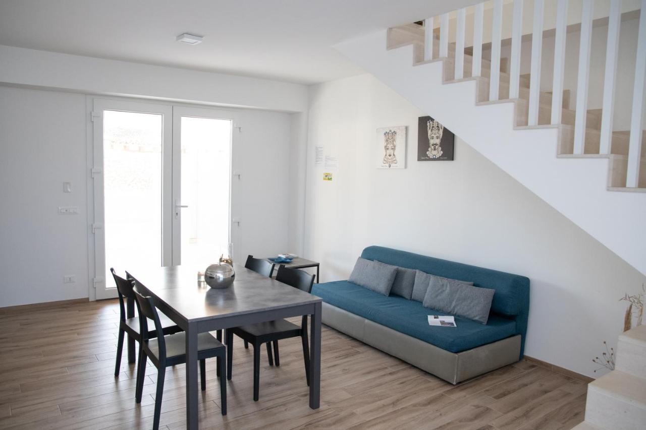 Casa Malaga Apartment มารีนาดีรากูซา ภายนอก รูปภาพ