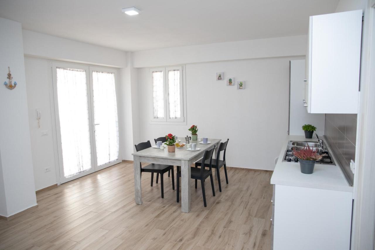 Casa Malaga Apartment มารีนาดีรากูซา ภายนอก รูปภาพ