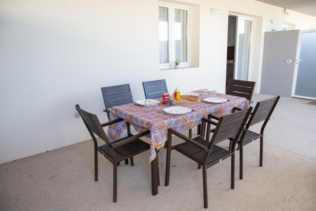 Casa Malaga Apartment มารีนาดีรากูซา ภายนอก รูปภาพ